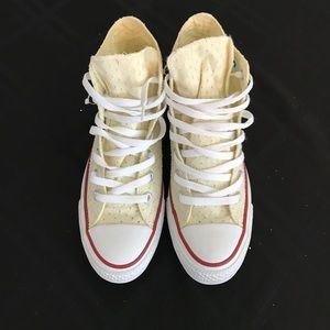 Converse Chuck Taylor Hi Perforated Wmn size 7