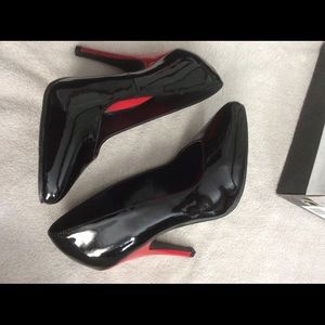 Black Patent Leather Shoes w/ Red Patent Heel Sz10
