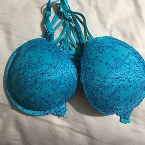 Very sexy PUSH UP 32DDD New without tags!!