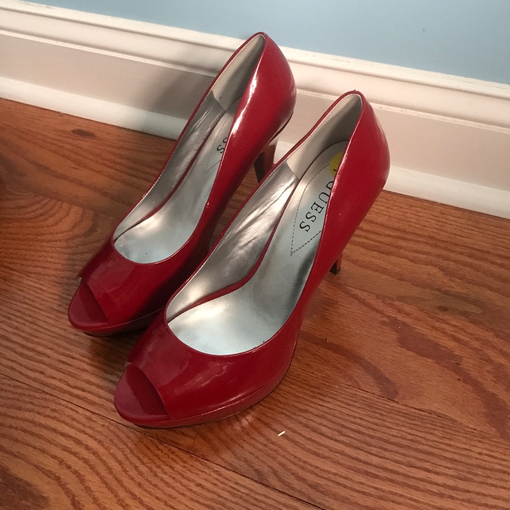 👠NWT Guess Red Heels👠