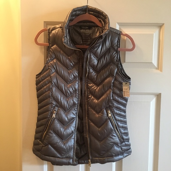 NWT Calvin Klein Chic Down Vest - Picture 4 of 8