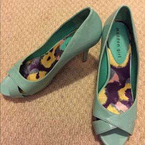 New w/o box... Madden Girl Tiffany color