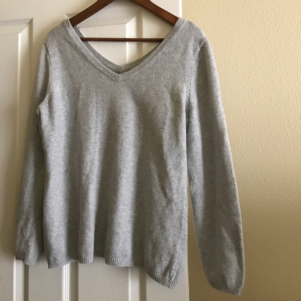 Old Navy Size XL Grey V Neck Sweater
