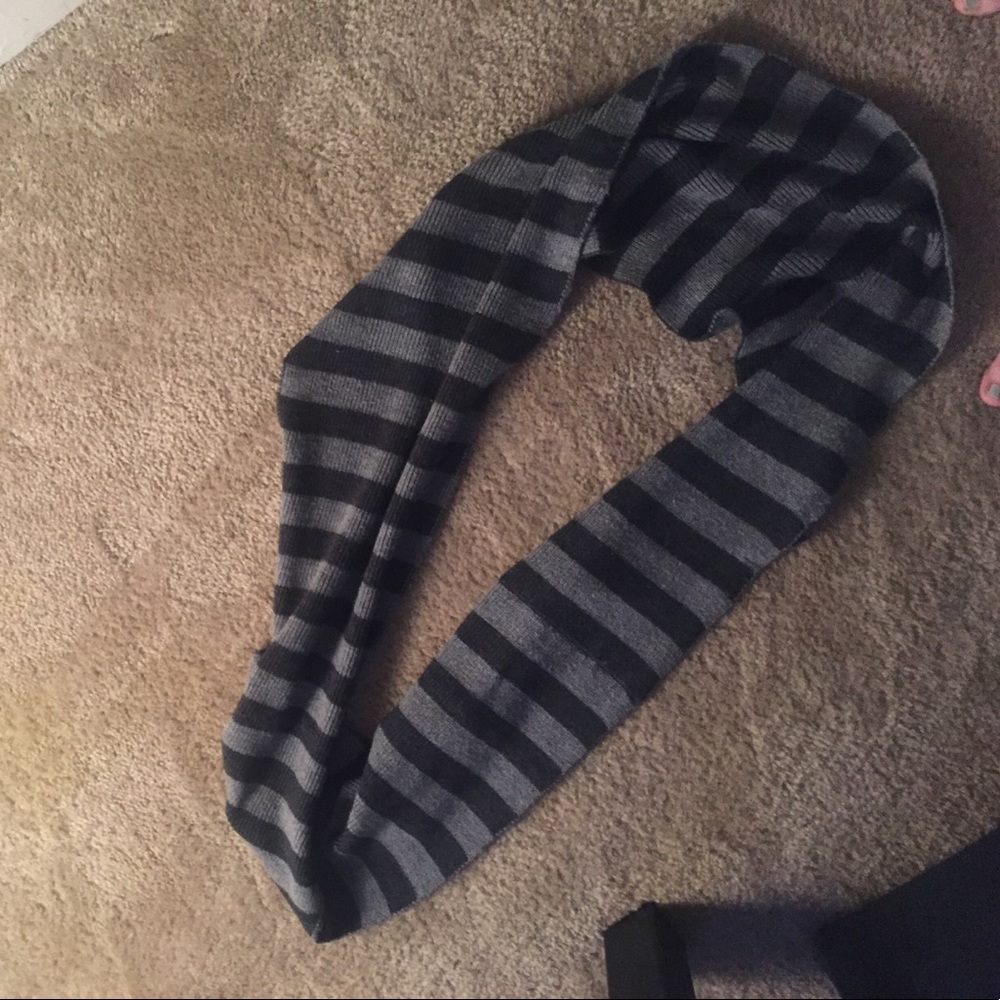 EXPRESS Infinity Scarf - Picture 2 of 3