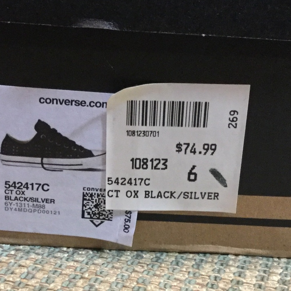 Last pair!!! 6.5 Women's Studded Converse - Picture 4 of 6