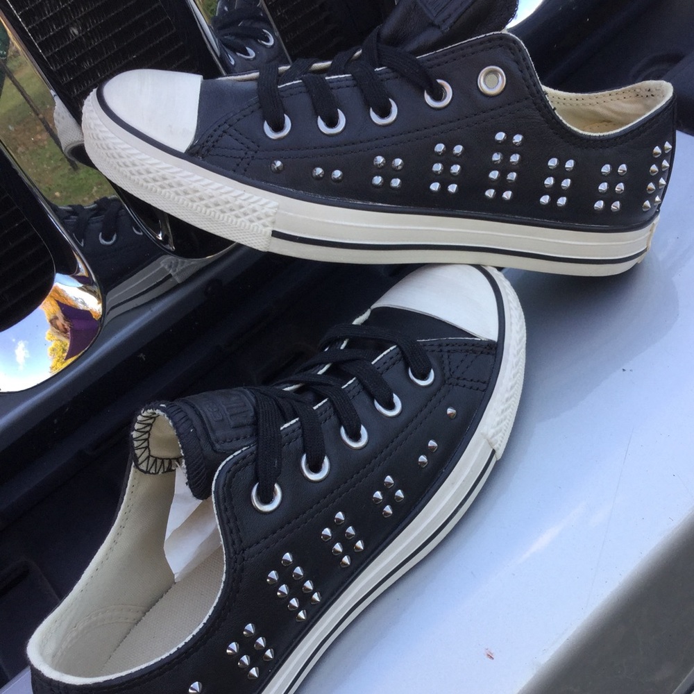 Last pair!!! 6.5 Women's Studded Converse - Picture 3 of 6