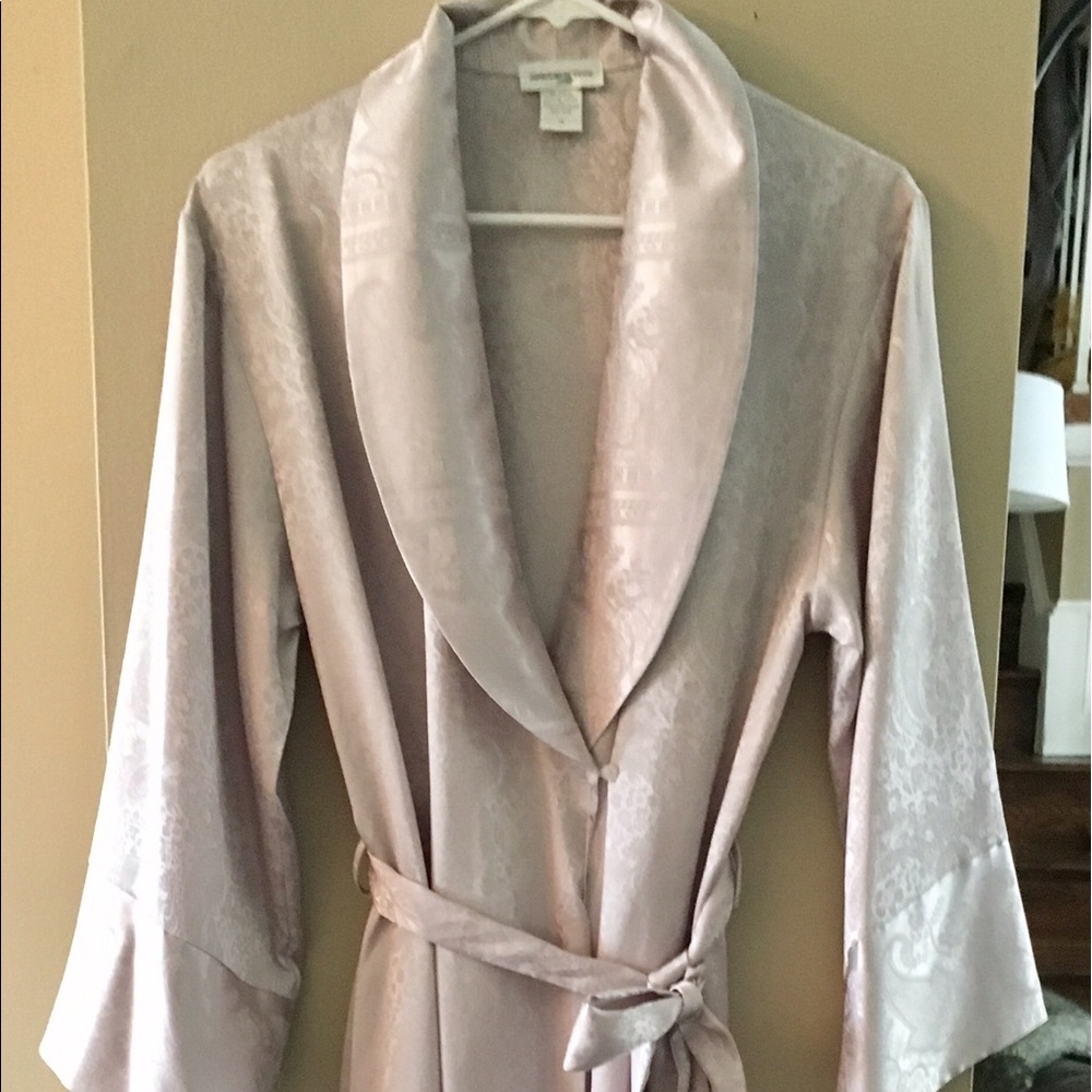 Jones New York Silky bathrobe