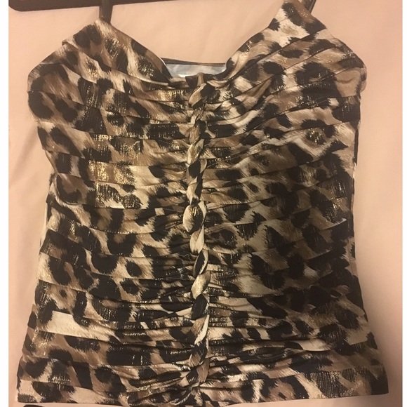 Tops - Leopard shirt🐾🐆