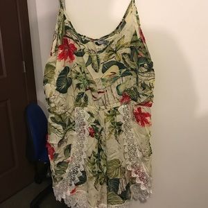 Floral romper NWOT