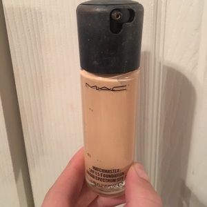 Mac Cosmetics. Match Master SPF15 foundation. 1.0