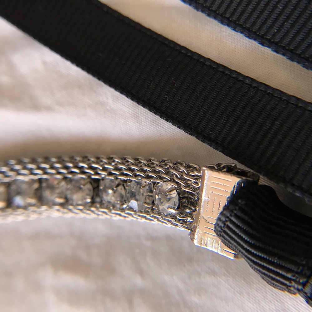 Banana Republic's Jewel of Versatility: Crystal,  Silver Mesh and Ribbon in Noir - Picture 3 of 6