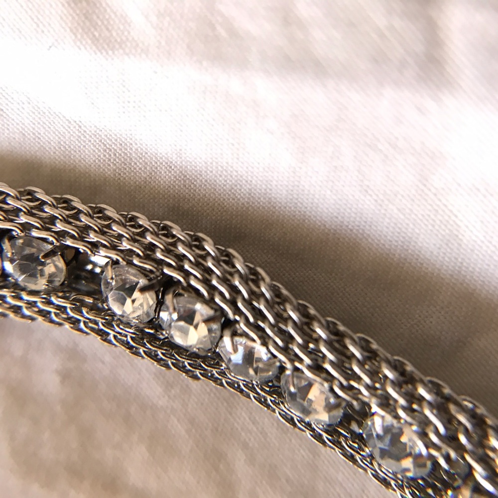 Banana Republic's Jewel of Versatility: Crystal,  Silver Mesh and Ribbon in Noir - Picture 4 of 6