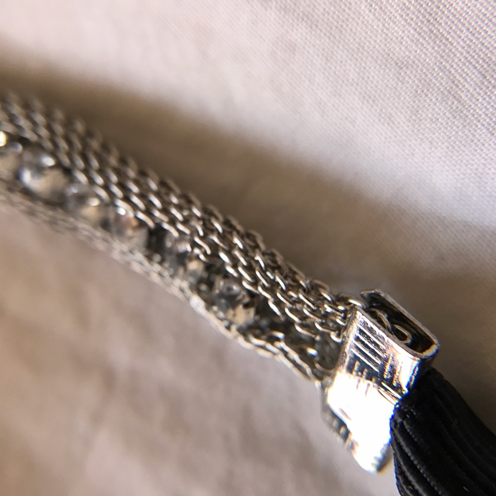 Banana Republic's Jewel of Versatility: Crystal,  Silver Mesh and Ribbon in Noir - Picture 5 of 6