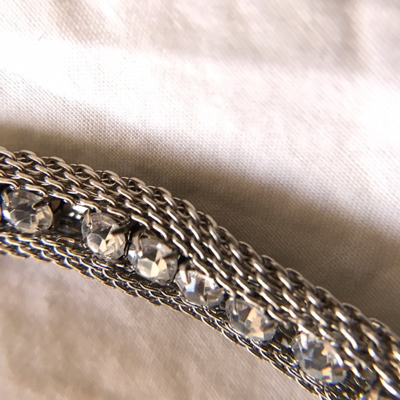 Banana Republic's Jewel of Versatility: Crystal, Silver Mesh and Ribbon in Noir - Picture 4 of 6