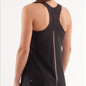Lululemon run a marathon singlet. Size 6. VEUC
