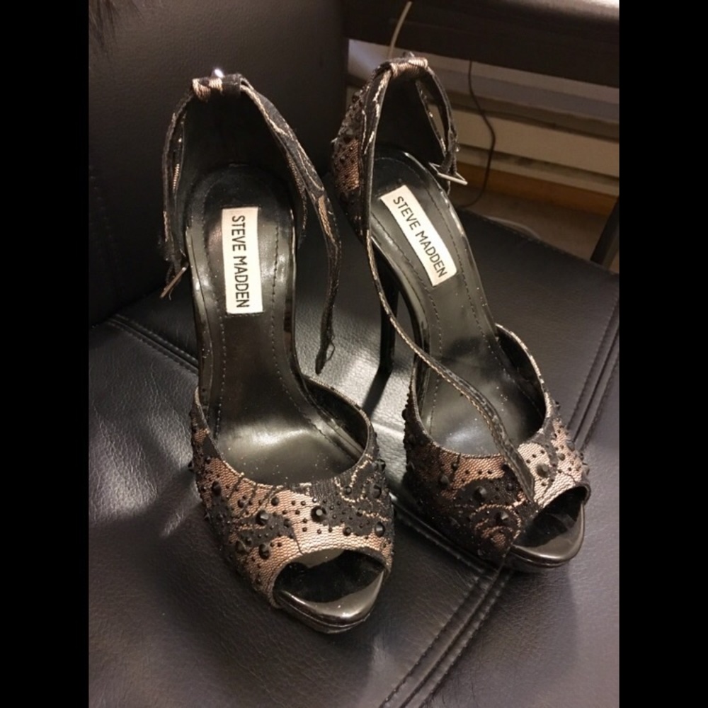 Steve Madden Platform Pumps