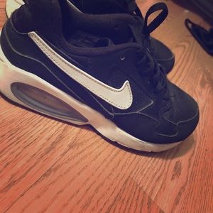 I'm selling Nike shoes only used them once