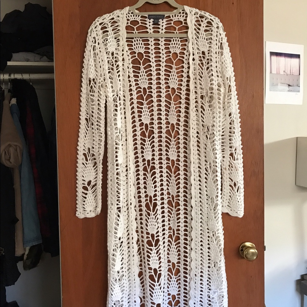 Long white knit Kendall & Kylie sweater
