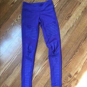 Alo Yoga Motto legging