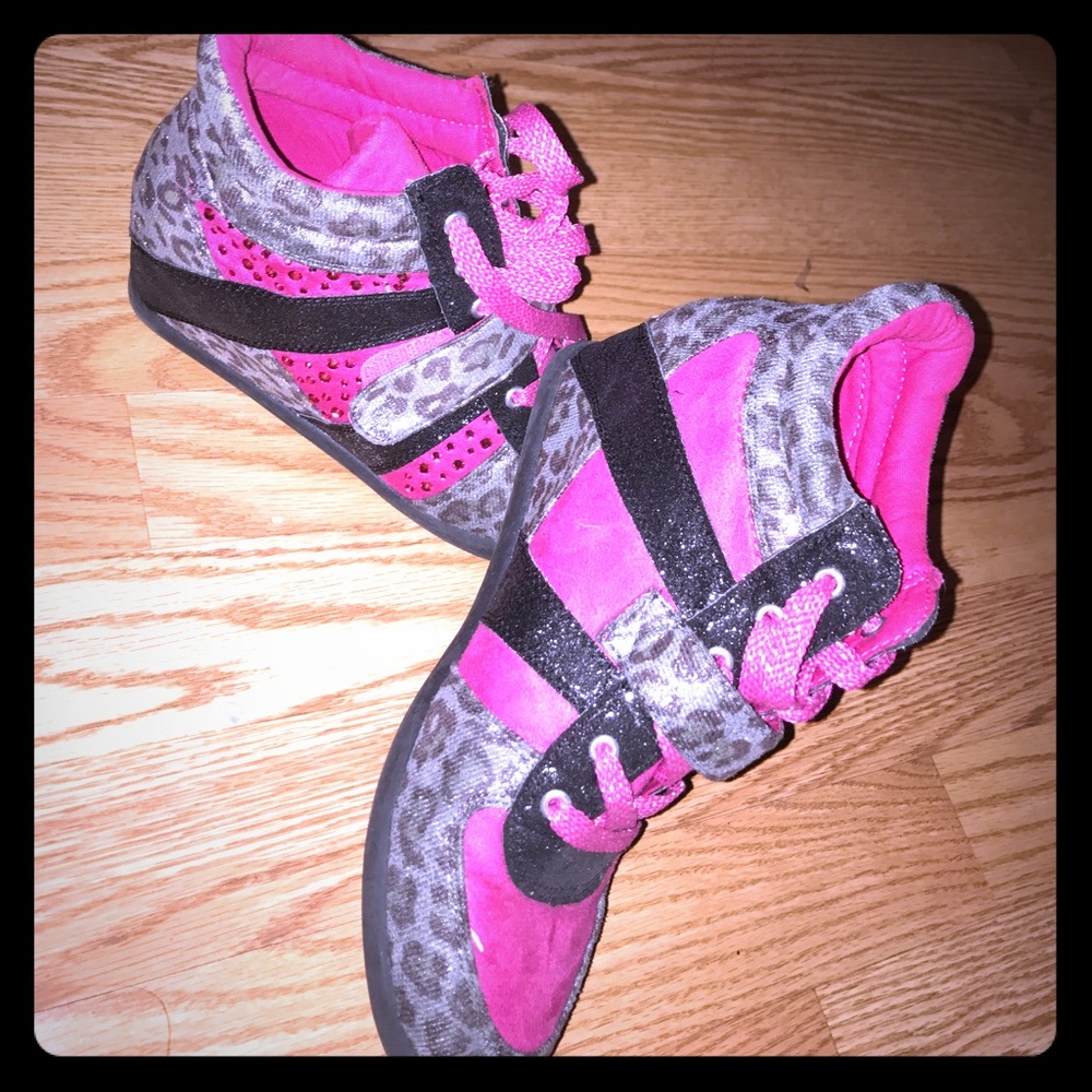 Selling these shoes