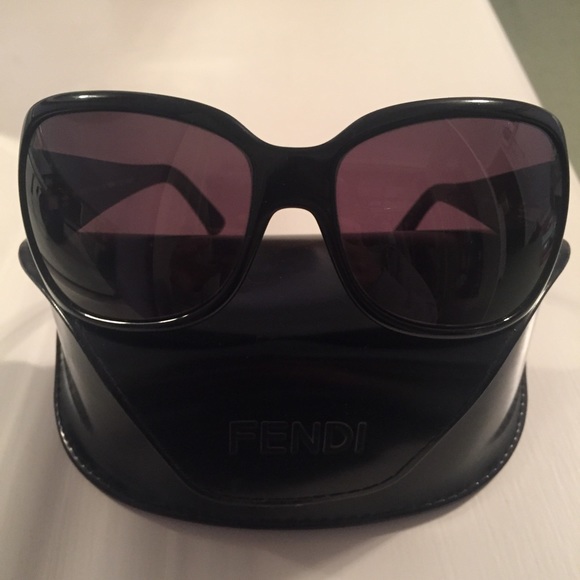 Fendi black sunglasses - Picture 2 of 7