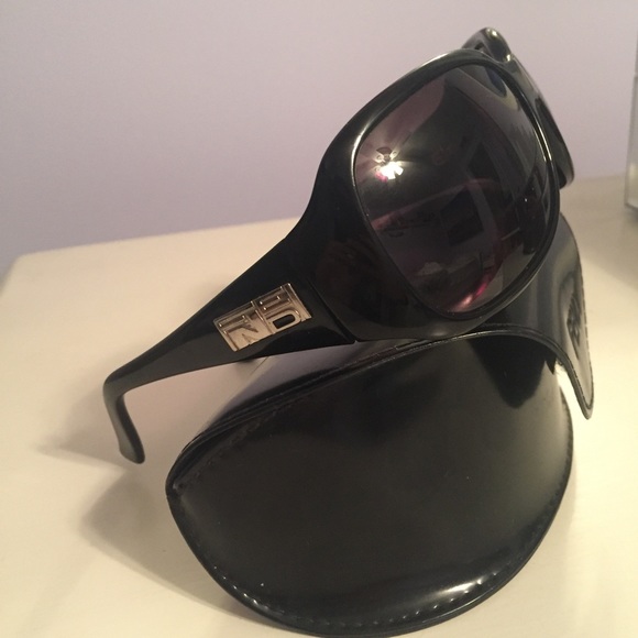 Fendi black sunglasses - Picture 3 of 7