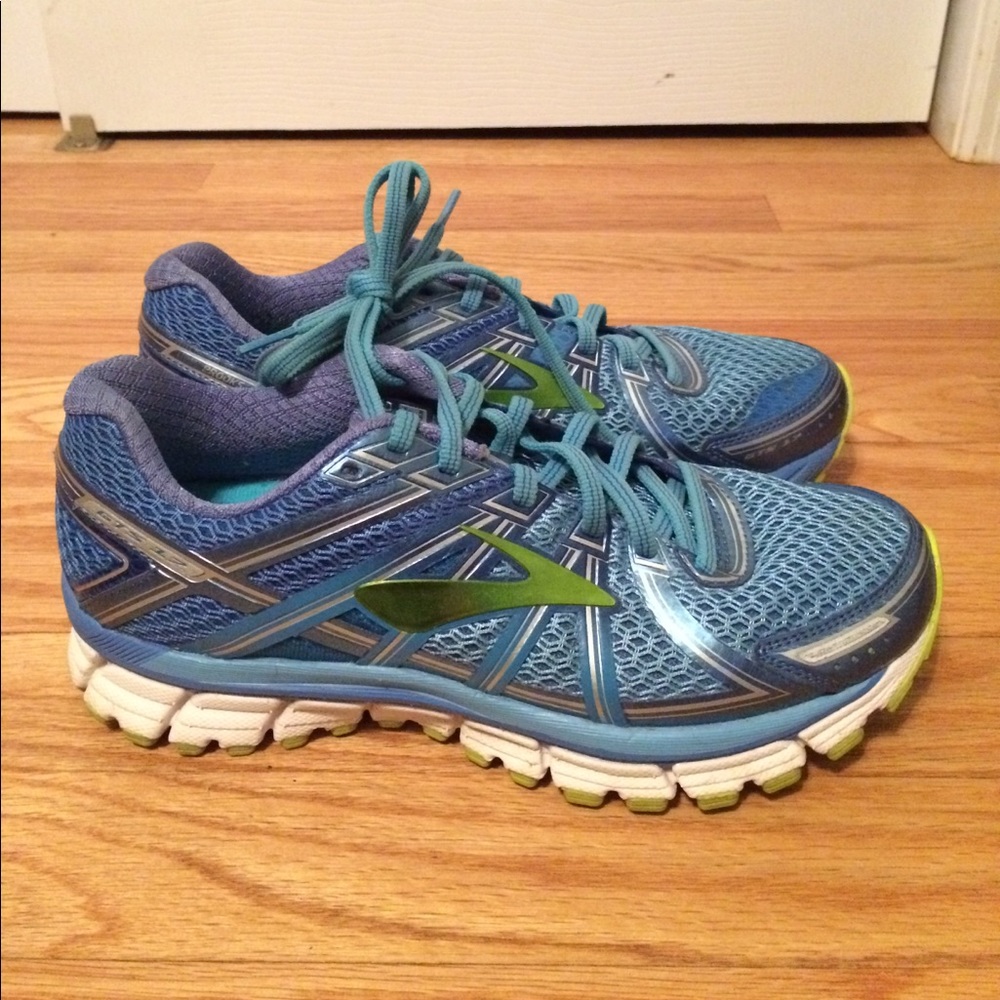 Women's Brooks Adrenaline GTS 17 size 8