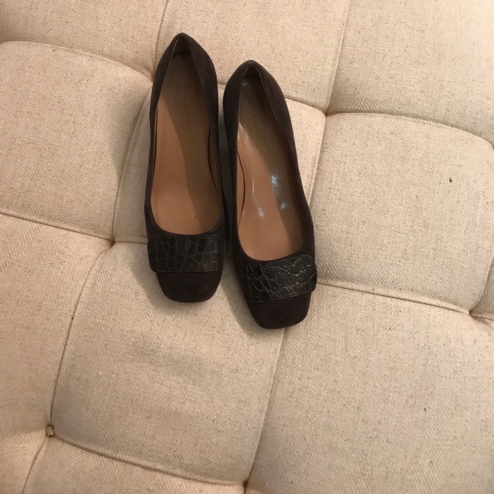 Brown suede w/croc emblem