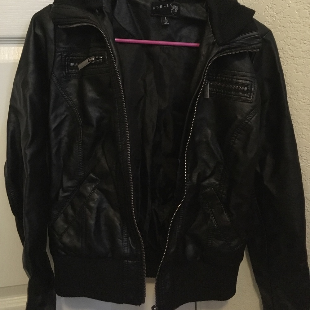 Leather jacket - Picture 2 of 3