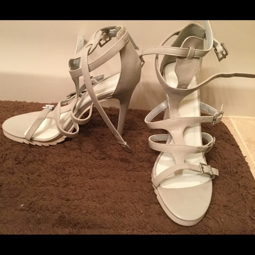 🌸NWTs Adorable Heels w/rubber bottom 🌸