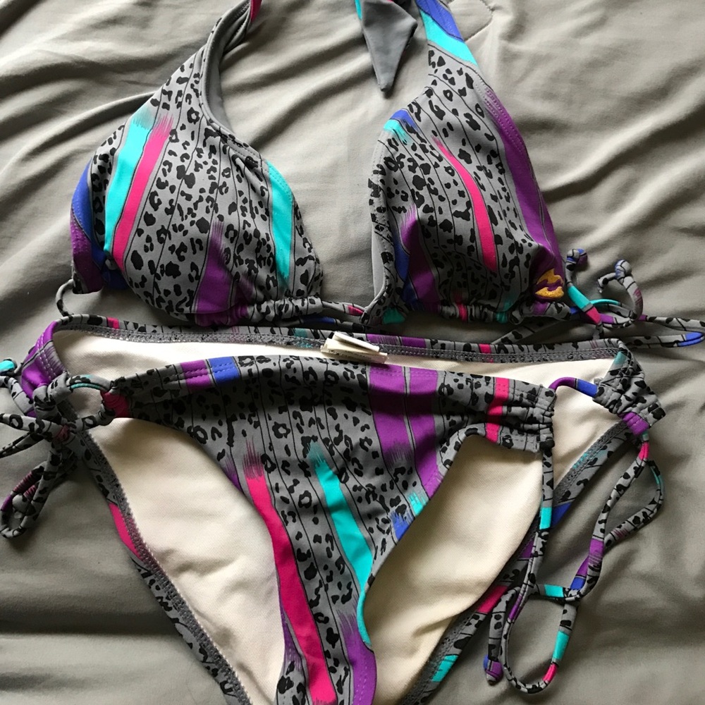 BillaBong Reversible Top Bikini
