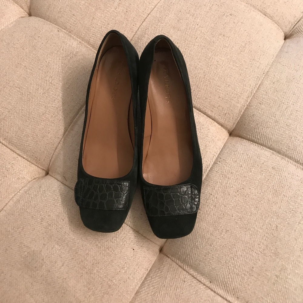 Green suede shoes with stacked croc heel