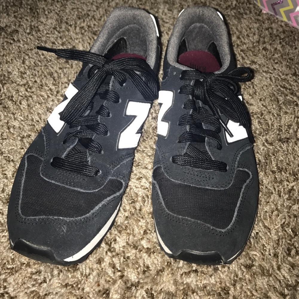 New Balance 696