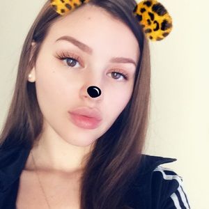 Meet your Posher, Alexis