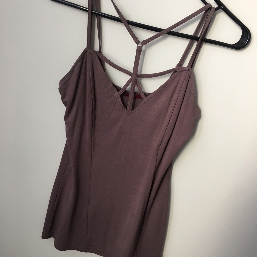Criss-crossed Buckle v-neck tank top