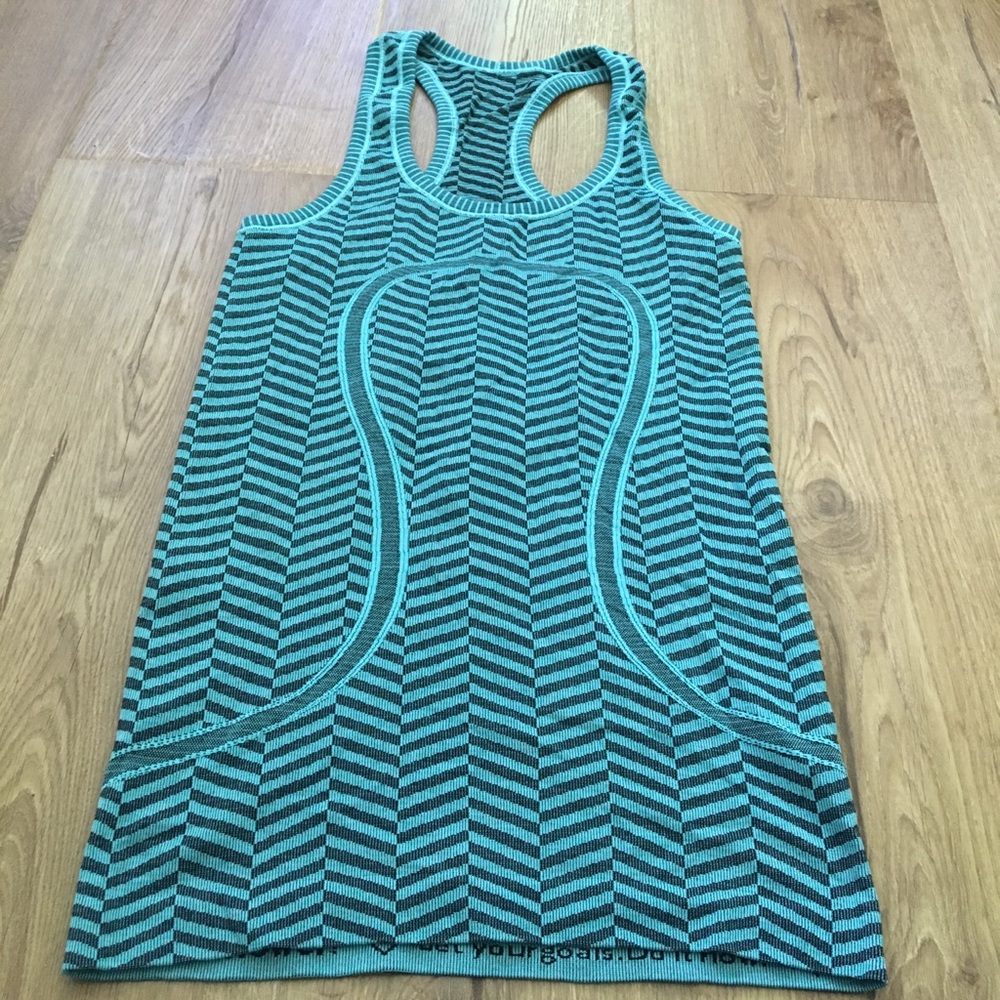 Lululemon workout top