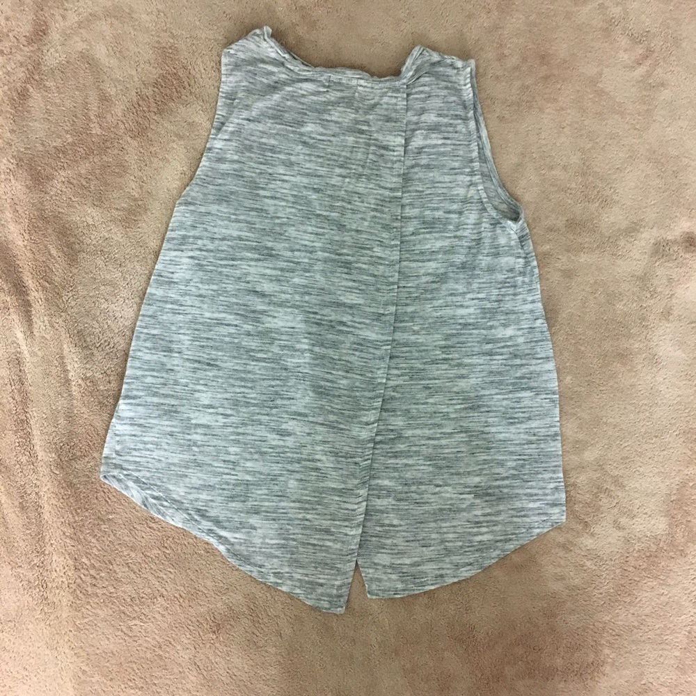 🌺 3/$10: Old Navy Grey Tank