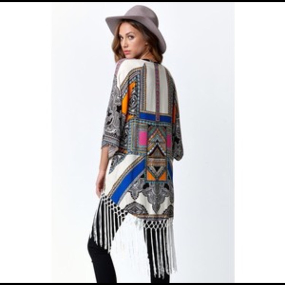 LA Hearts fringe Kimono ✨