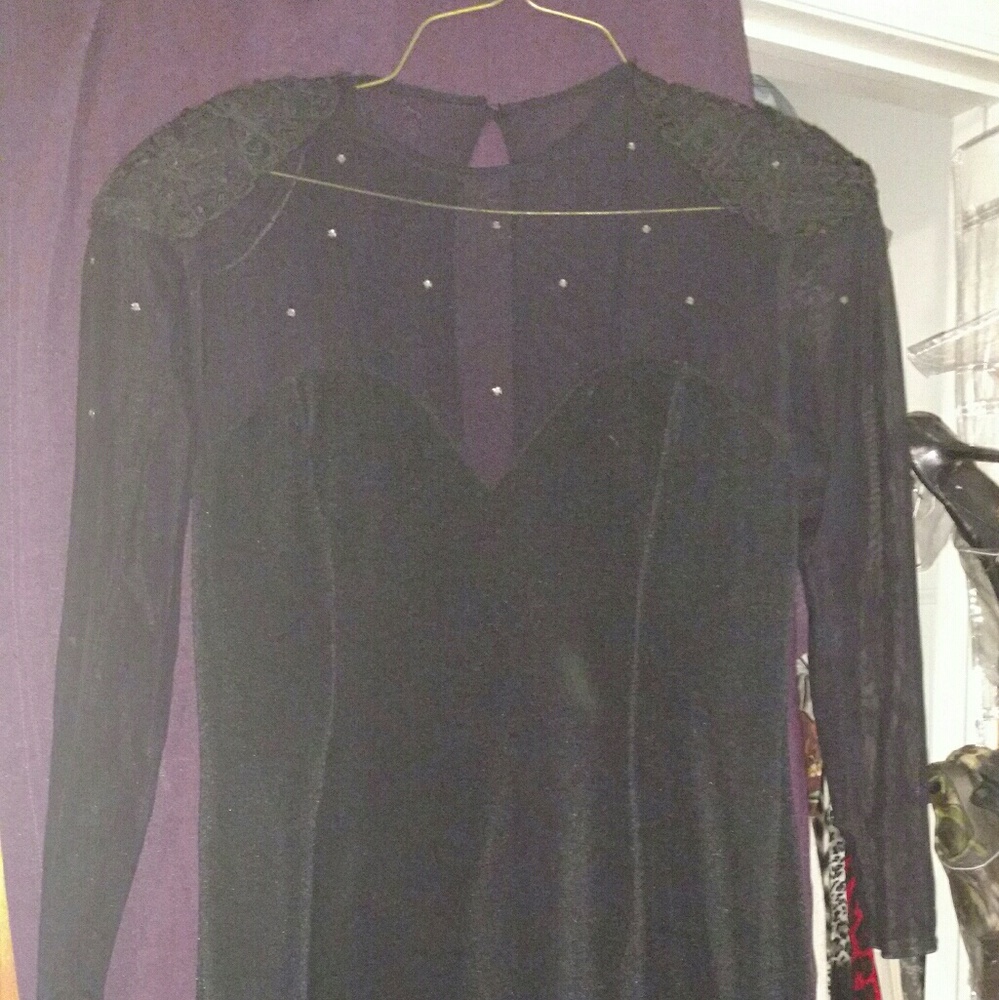 Sexy black little dress super stretchy w/brocade.