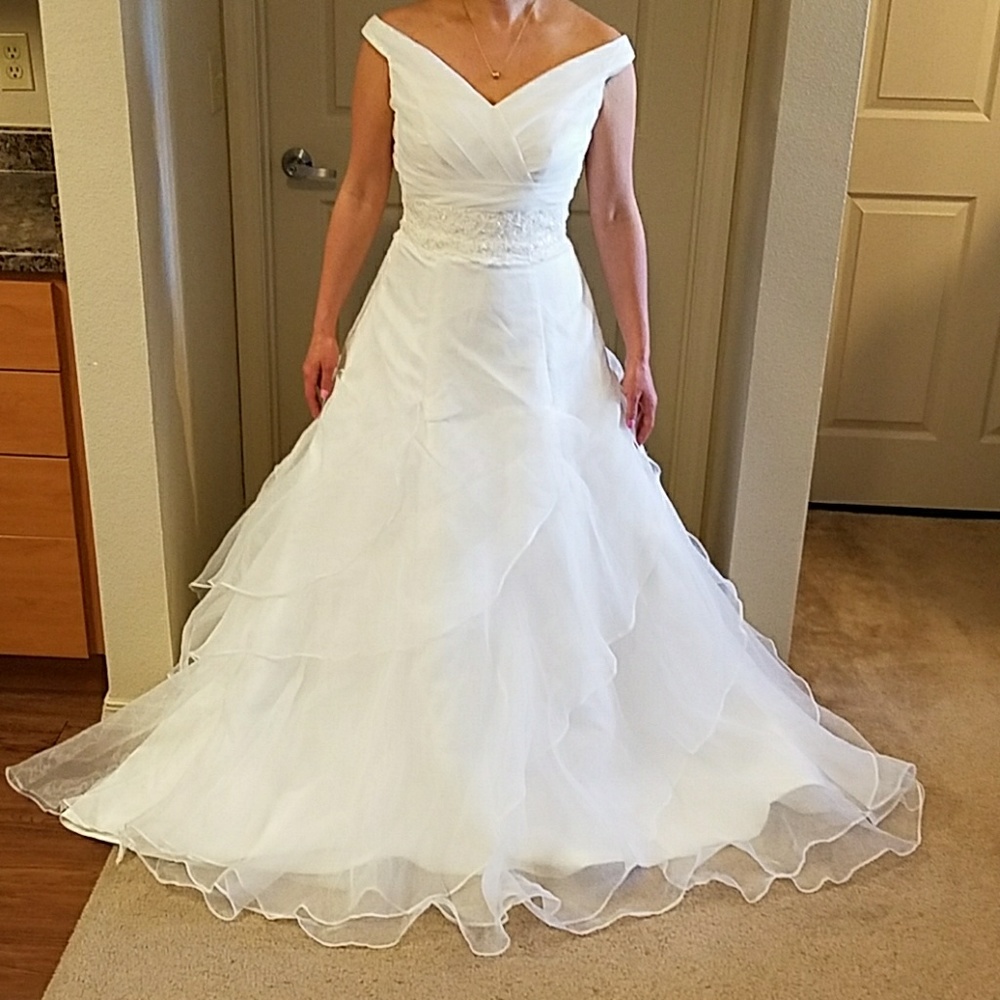 NEW Wedding dress Off shoulder size 10 Ivory white