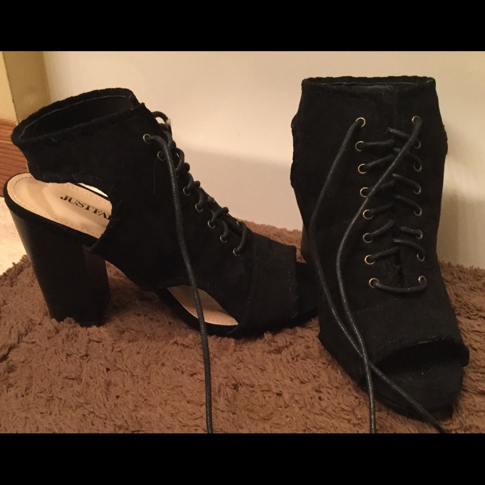 SALE‼️Worn Once heel lace up Sandals