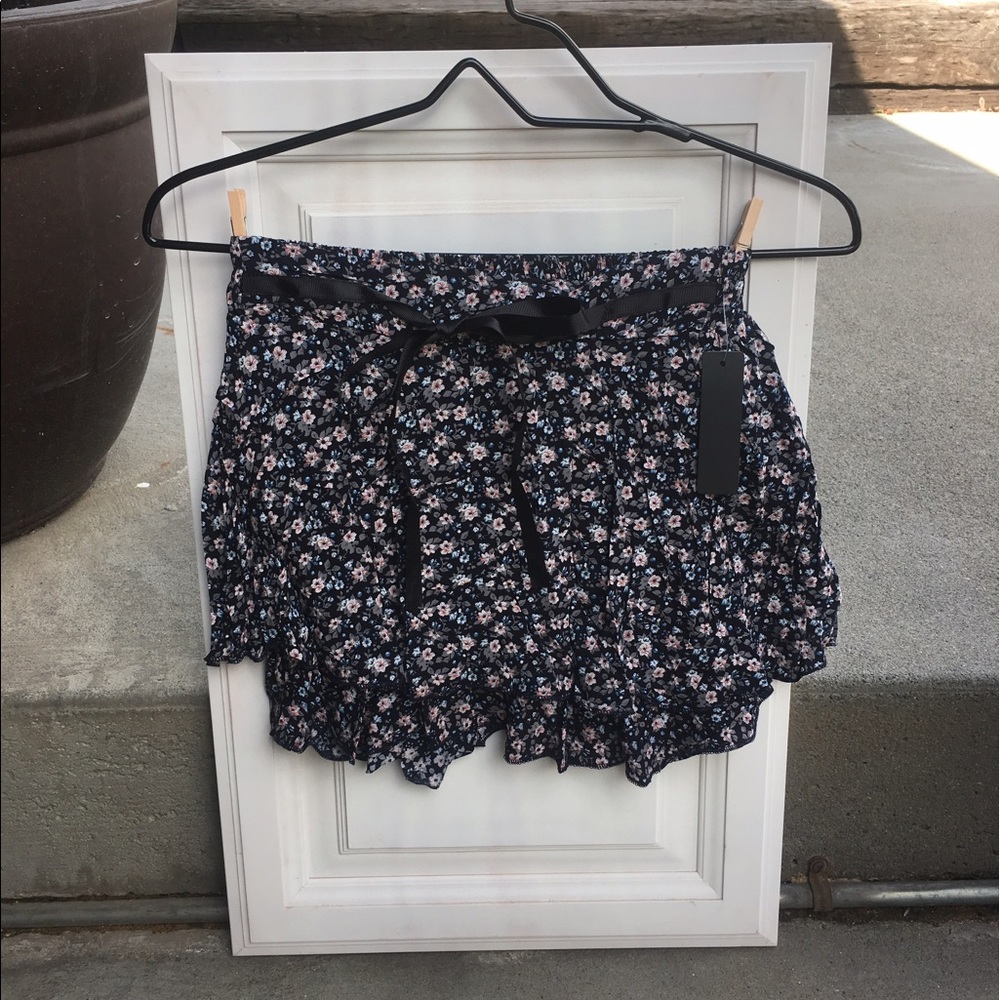 Skort - Picture 2 of 2