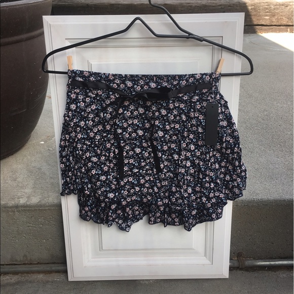 Skort - Picture 2 of 2