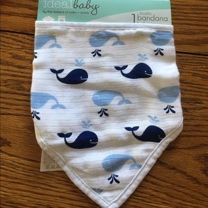 Muslin bandana bib