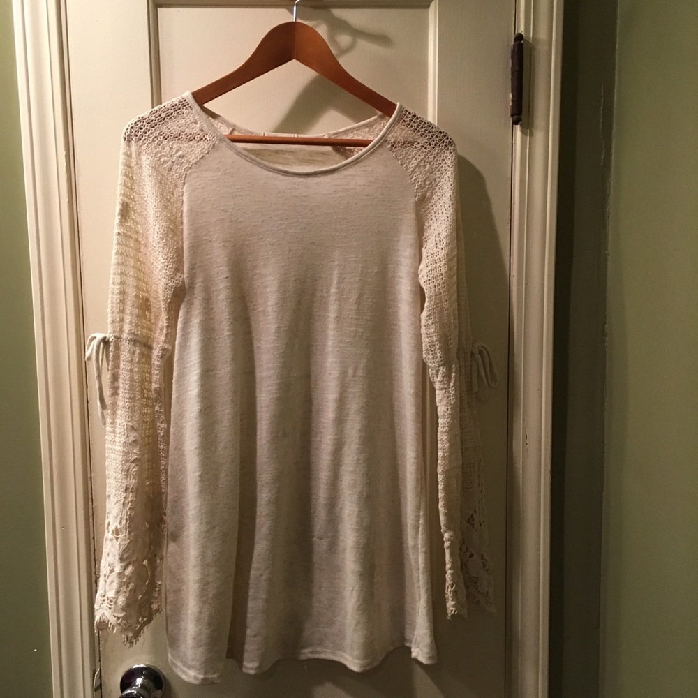 NWOT Cream tunic-dress with crochet/lace sleeves