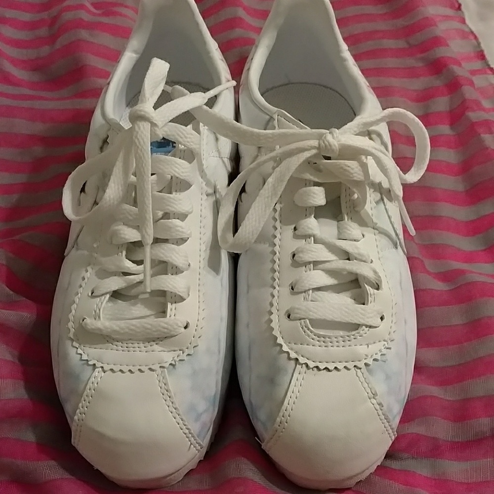 cortez style nike shoes