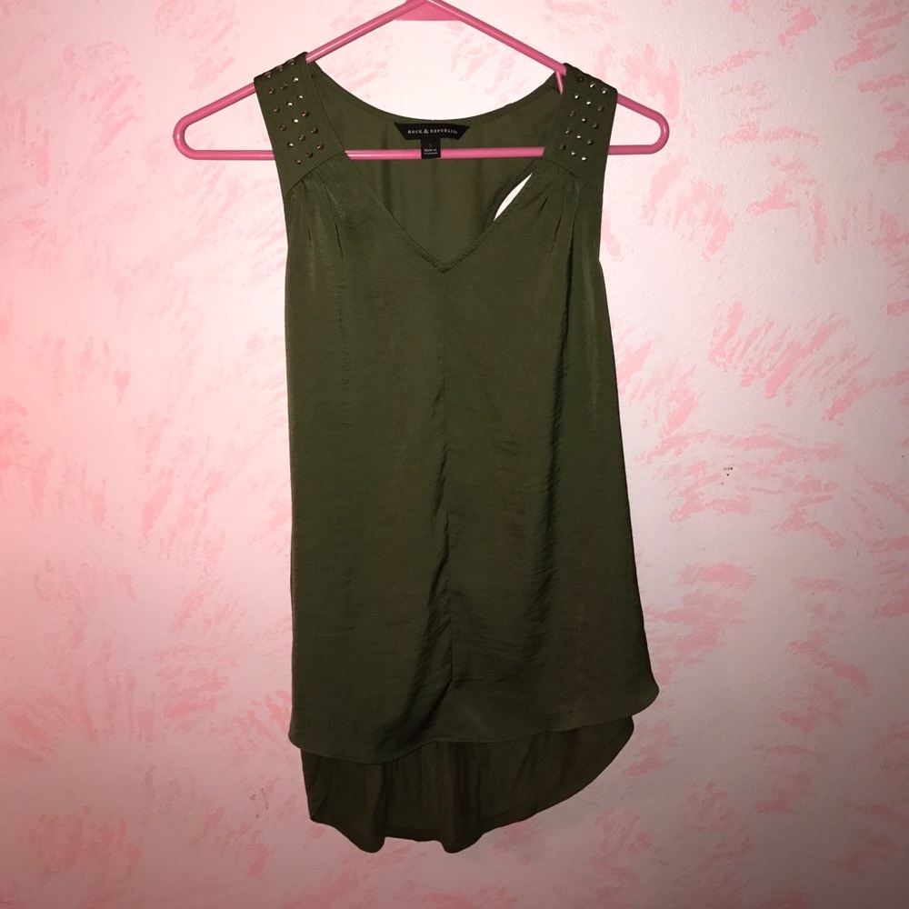 Green Rock and Republic size small top