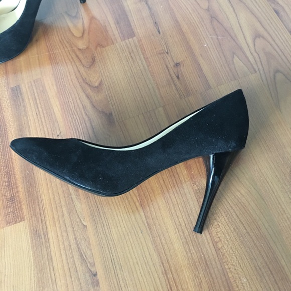 Nine West black suede heels size 8 - Picture 2 of 4