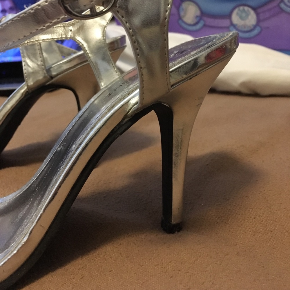 Heels - Picture 2 of 2