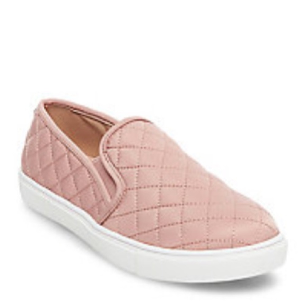 Steve Madden ECNTRCQT Flats in Blush
